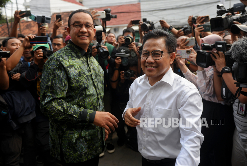 Ketua Umum Partai Kebangkitan Bangsa (PKB) Muhaimin Iskandar menyambut kedatangan bakal Calon Presiden dari koalisi Perubahan untuk Persatuan (KPP) Anies Baswedan saat berkunjung ke DPP PKB, Jakarta, Senin (11/9/2023). Kunjungan ini merupakan kunjungan pertama Anies Baswedan ke kantor DPP PKB usai dideklarasikan berpasangan dengan Muhaimin iskandar dalam menghadapi Pilpres 2024. Menurut Sekjen PKB Jazilul Fawaid, agenda pertemuan tersebut dalam rangka membahas agenda prioritas untuk pemenangan Pilpres 2024.