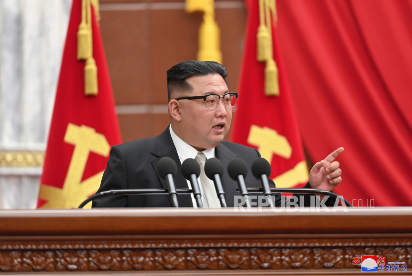 Media pemerintah Korea Utara melaporkan pemimpin Kim Jong-un memecat Pak Jong Chon. Orang kedua paling berpengaruh di militer setelah Kim Jong Un.