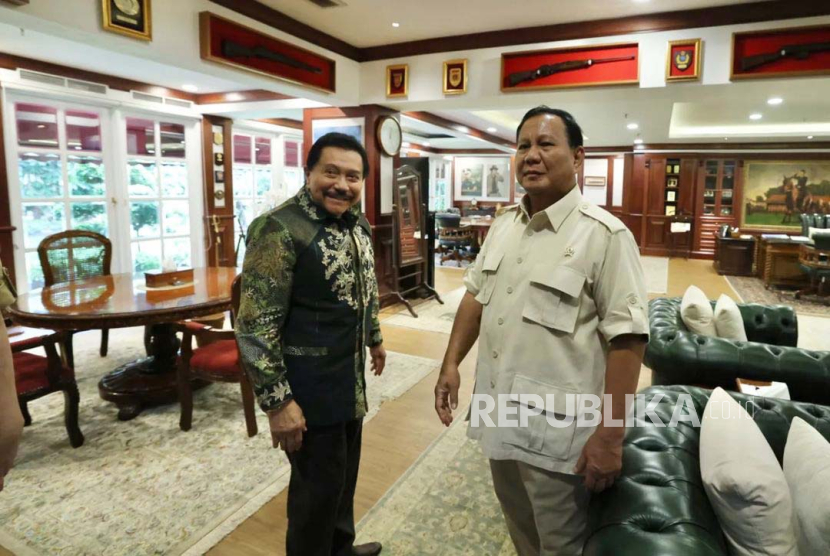 Menhan Prabowo Subianto bertemu mantan Kepala BIN Hendropriyono di Kantor Kemhan, Jakarta, Selasa (5/12/2023). 
