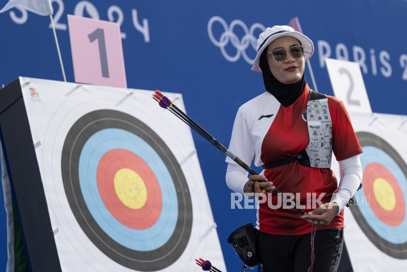 Pemanah putri Indonesia Diananda Choirunisa saat berlaga di Olimpiade Paris 2024 (ilustrasi). IOC Members Erick Thohir berharap Indonesia meraih banyak prestasi di Paris.