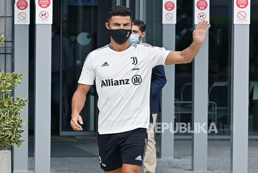 Pemain bintang Juventus, Cristiano Ronaldo, di J Medical Center of Juventus, di Turin, Italia, belum lama ini.