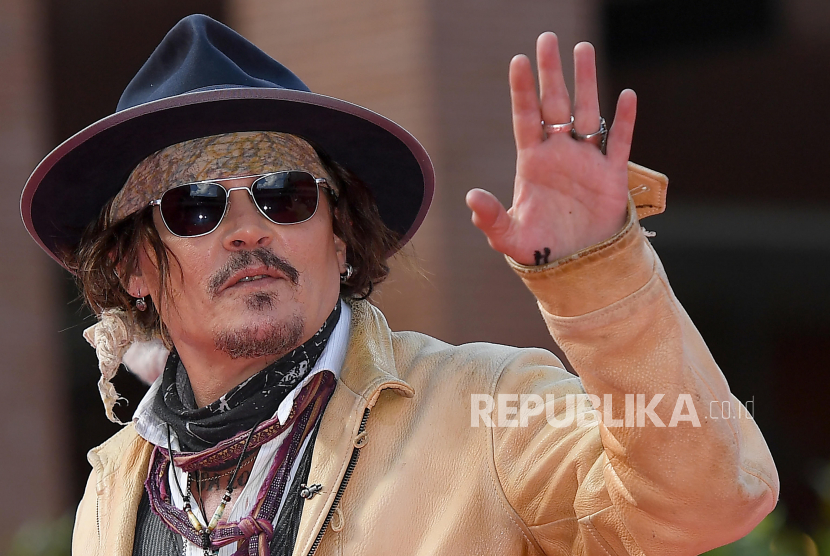 Penampilan Johnny Depp menjadi kejutan di Video Music Awards MTV.