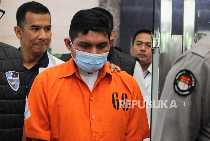 Eks ASN BRIN Andi Pangerang Hasanuddin terdakwa kasus pengancaman pembunuhan warga Muhammadiyah divonis 1 tahun penjara.