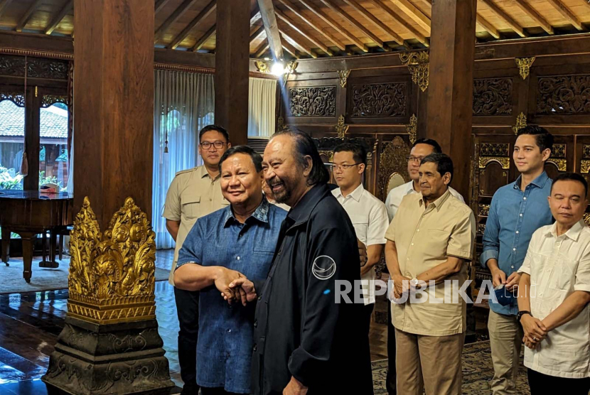 Ketua Umum Partai Nasdem, Surya Paloh menemui Ketua Umum Partai Gerindra, Prabowo Subianto di Padepokan Garuda Yaksa, Kabupaten Bogor, Ahad (5/3).
