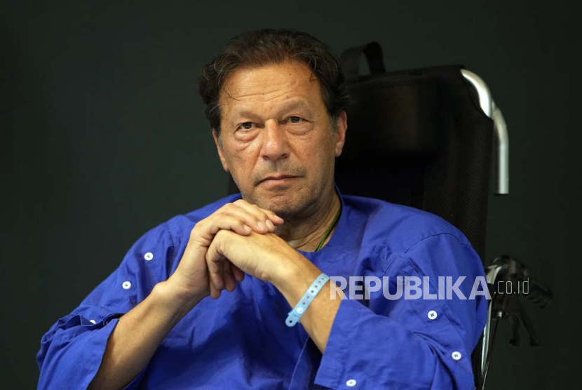 FILE - Mantan Perdana Menteri Pakistan Imran Khan.