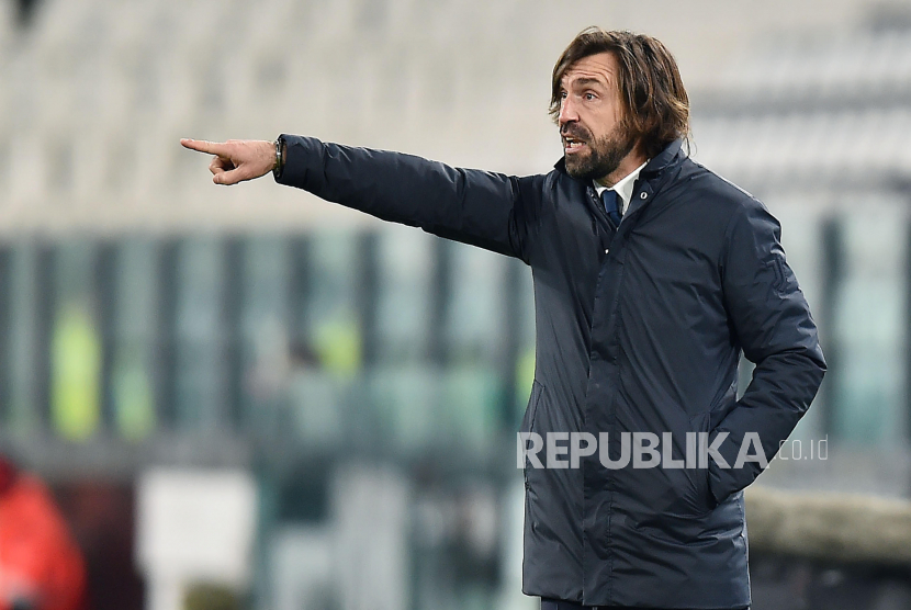 Reaksi pelatih Juventus Andrea Pirlo saat pertandingan sepak bola Serie A Italia Juventus FC vs US Sassuolo Calcio di Allianz Stadium di Turin, Italia, Senin (11/1) dini hari WIB.