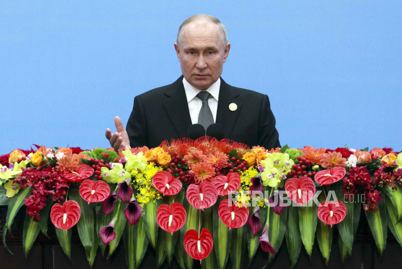 Presiden Rusia Vladimir Putin menyampaikan pidato pada Forum Belt and Road di Aula Besar Rakyat di Beijing, Rabu, 18 Oktober 2023.