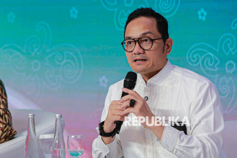Kepala Badan Pelaksana BPKH Fadlul Imansyah saat sesi talkshow bertema Hijrah dan Hikmah Haji: Meraih Ketentraman Hidup dan Kuat Finansial dalam gelaran Indonesia Sharia Economic Festival (ISEF) 2025 di JIExpo Kemayoran, Jakarta, Kamis (9/10/2025).