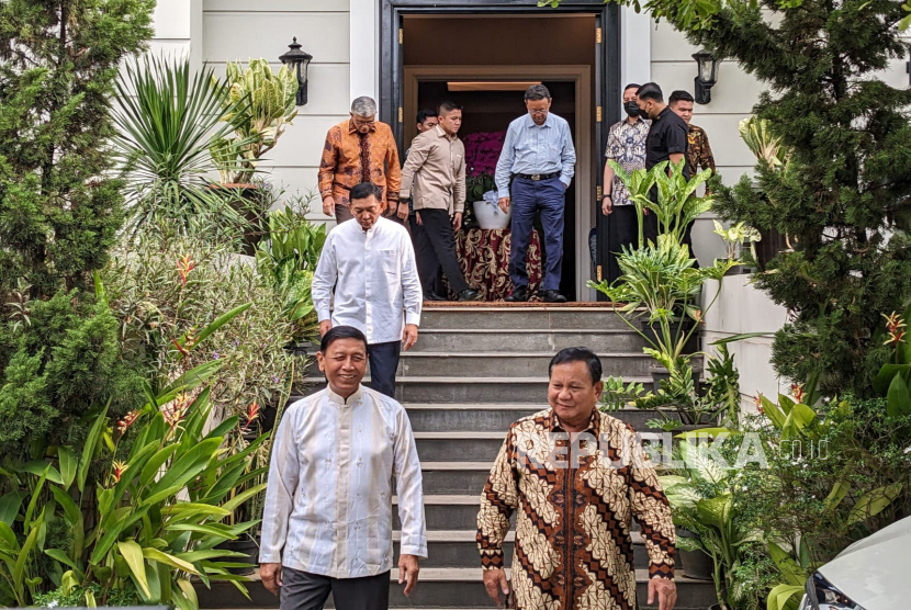 Ketua Dewan Pertimbangan Presiden (Wantimpres) Wiranto menerima silaturahim dari Menteri Pertahanan Prabowo Subianto di kediamannya, Jakarta, Selasa (25/4).