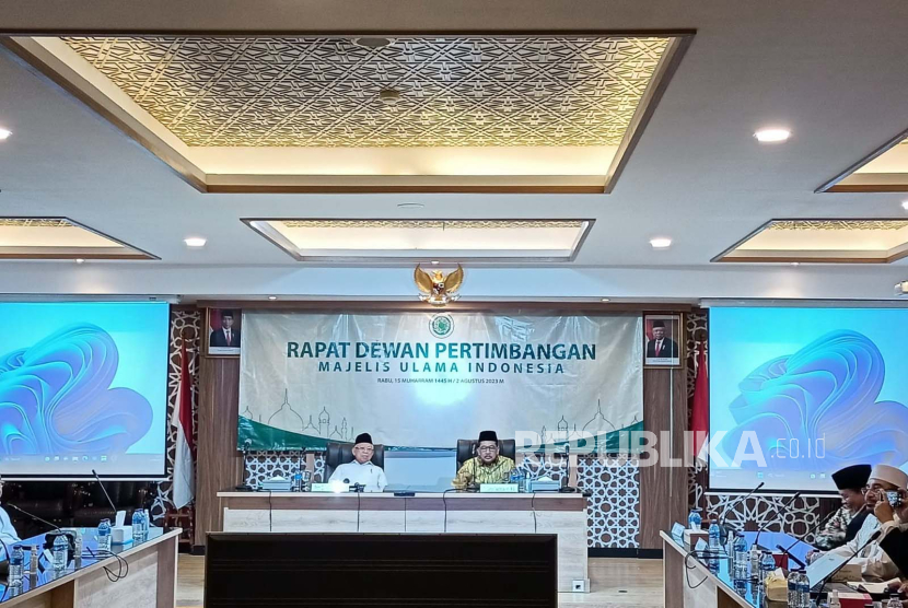 Wakil Presiden KH Maruf Amin sekaligus Ketua Dewan Pertimbangan Majelis Ulama Indonesia (MUI) memimpin rapat Dewan Pertimbangan MUI di Kantor MUI Pusat, Jakarta, Rabu (2/8/2023). 