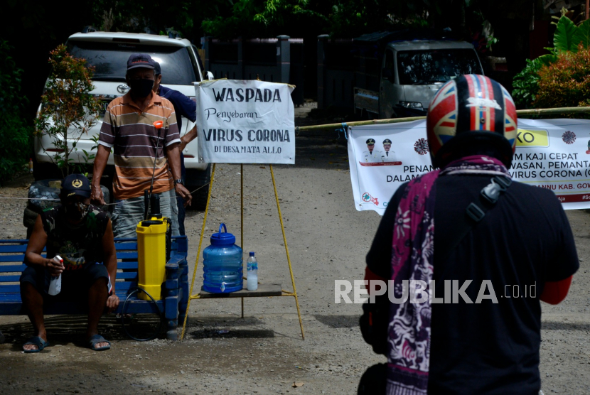 Pemerintah Kota (Pemkot) Bandung, Jawa Barat masih mengkaji rencana penerapan karantina lokal atau mini lockdown sesuai arahan Presiden RI Joko Widodo dalam menangani penyebaran Covid-19. 