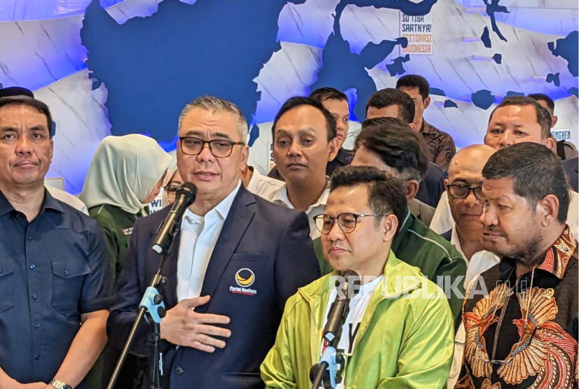 Wakil Ketua Umum DPP Partai Nasdem, Ahmad Ali berpidato di samping Ketua Umum Partai Kebangkitan Bangsa (PKB), Abdul Muhaimin Iskandar di Nasdem Tower, Jakarta Pusat, Rabu (6/9/2023).