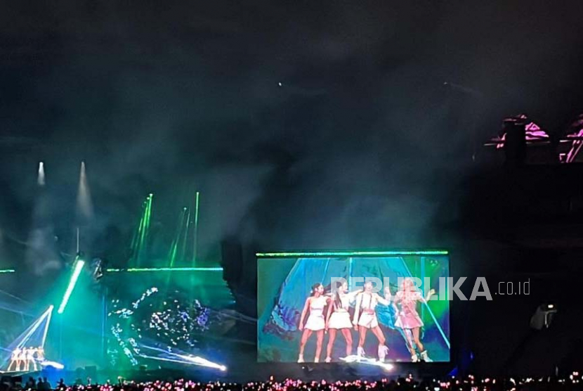 Grup K-pop Blackpink dalam konser hari pertama Blackpink World Tour (Born Pink) Jakarta di Stadion Utama Gelora Bung Karno (SUGBK) Jakarta Pusat, Sabtu (11/3/2023) malam. Blackpink akan tampil di Coachella.