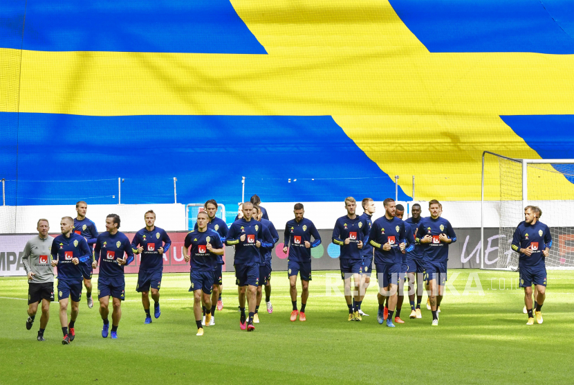 Pemain timnas sepak bola Swedia saat sesi latihan tim di Friends arena di Stockholm, Swedia, 4 September 2020. 