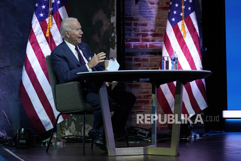 Presiden terpilih Joe Biden menghadiri briefing keamanan nasional di The Queen theater, Selasa, 17 November 2020, di Wilmington, Del.