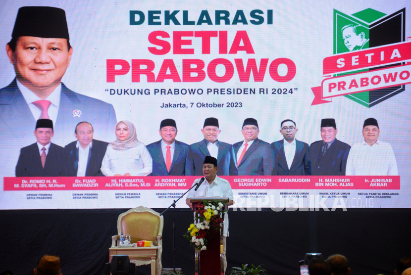 Bakal Calon Presiden Prabowo Subianto menyampaikan pidato politiknya saat menghadiri acara deklarasi dukungan Relawan Setia Prabowo di Jakarta, Sabtu (7/10/2023). Dalam sambutannya, Ketua Umum Partai Gerindra mengapresiasi dukungan relawan Setia Prabowo untuk maju dalam Pilpres 2024 mendatang. Deklarasi tersebut digagas oleh hampir sebagian dari Alumni Himpunan Mahasiswa Islam (HMI).