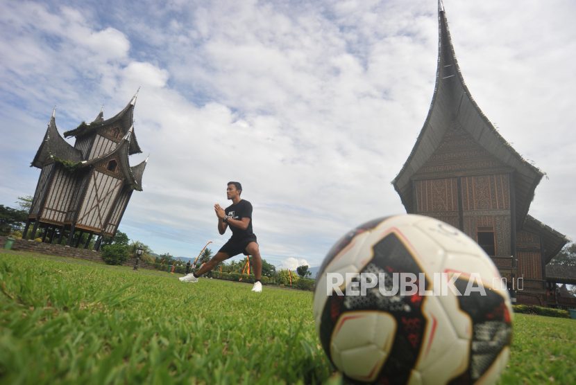Penjaga gawang Teja Paku Alam melakukan latihan mandiri jelang lanjutan Liga 1 2020.