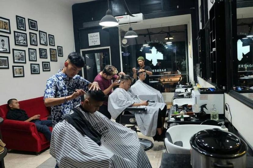 Bisnis Barbershop: Strategi Memulai Bisnis Barbershop: Agar Selalu Ramai dan Disukai Pelanggan