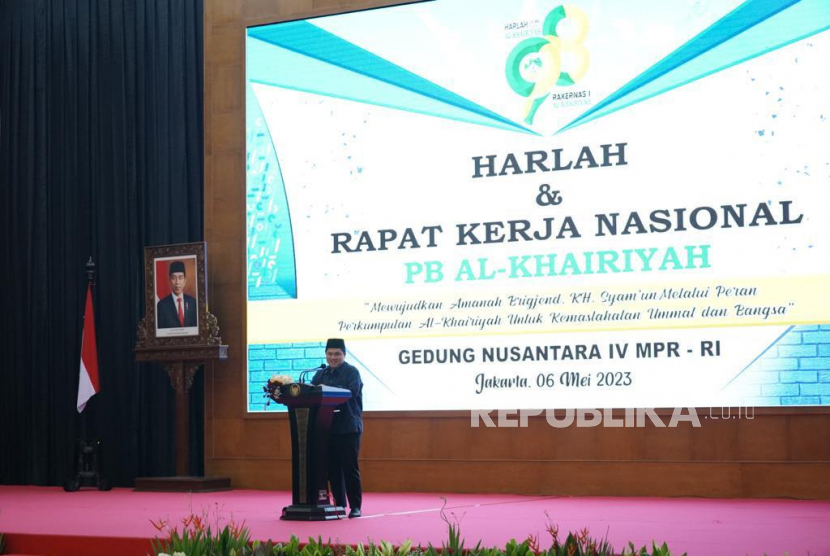 Menteri BUMN Erick Thohir berikan sambutan saat Harlah dan Rakernas PB Al-Khairiyah di Gedung MPR, Kompleks Parlemen Senayan, Jakarta, Sabtu (6/5/2023).