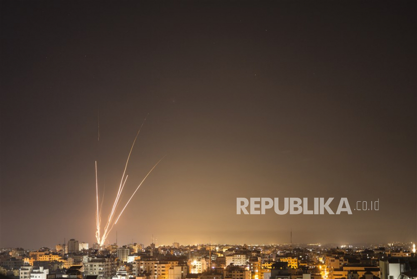 Rockets are fired by fighters of the Al-Quds Brigades, the armed wing of the Palestinian Islamic Jihad in the east of Gaza City, 10 May 2023. Palestinian militants in Gaza have fired rockets towards Israel, after the Israeli military carried out a series of air strikes on Islamic Jihad rocket launchers. 