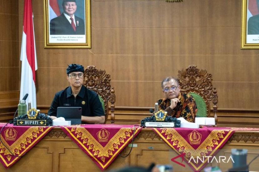 Pemkab Badung cegah korupsi melalui pengawasan dan pengendalian.