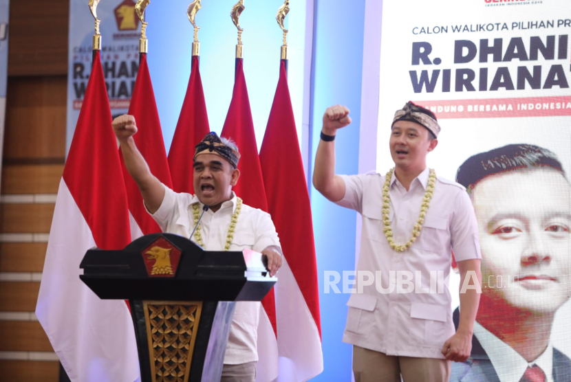 Partai Gerindra resmi mengusung Ridwan Dhani Wirianata eks sekretaris pribadi presiden terpilih Prabowo Subianto maju sebagai bakal calon di pemilihan Wali Kota (pilwalkot) Bandung, Jumat (19/7/2024). 