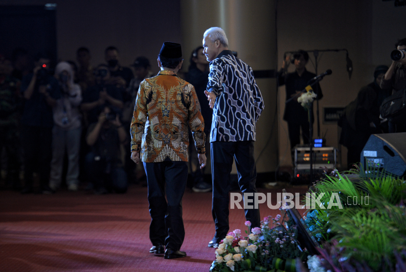 Capres Ganjar Pranowo dan cawapres Mahfud MD menghadiri acara Dialog Terbuka Muhammadiyah bersama Capres-Cawapres di Auditorium KH Ahmad Azhar, Universitas Muhammadiyah Jakarta, Kamis (23/11/2023). 