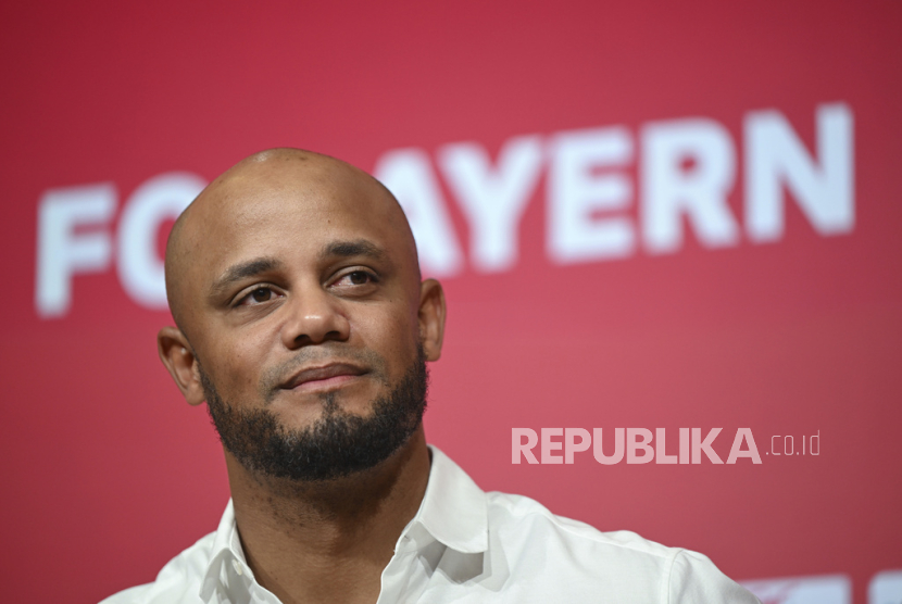 Vincent Kompany is presented as the new coach of Bayern Munich, at the Allianz Arena, in Munich, Germany, Thursday, May 30, 2024. Kompany is the unlikely new coach of Bayern Munich after a lengthy search which saw the German club rejected by several top candidates. 