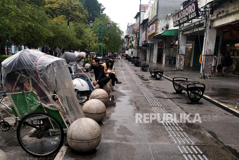 Jalur pedestrian di Malioboro.