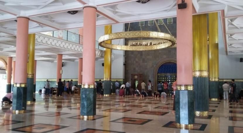 Shaf Jamaah Terhalang Tiang Masjid - Suara Muhammadiyah