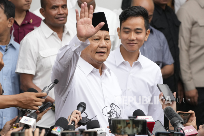 Prabowo Subianto-Gibran Rakabuming Raka. Presiden terpilih Prabowo Subianto fokus persiapkan diri untuk pelantikan 20 Oktober.