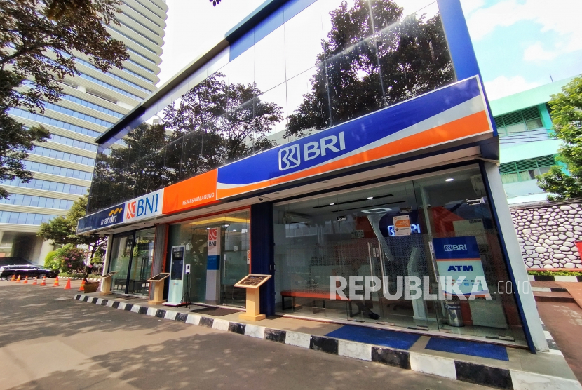 Suasana kantor Bank BUMN yaitu Bank BRI, Bank BNI dan Bank Mandiri di Jakarta, beberapa waktu lalu. 