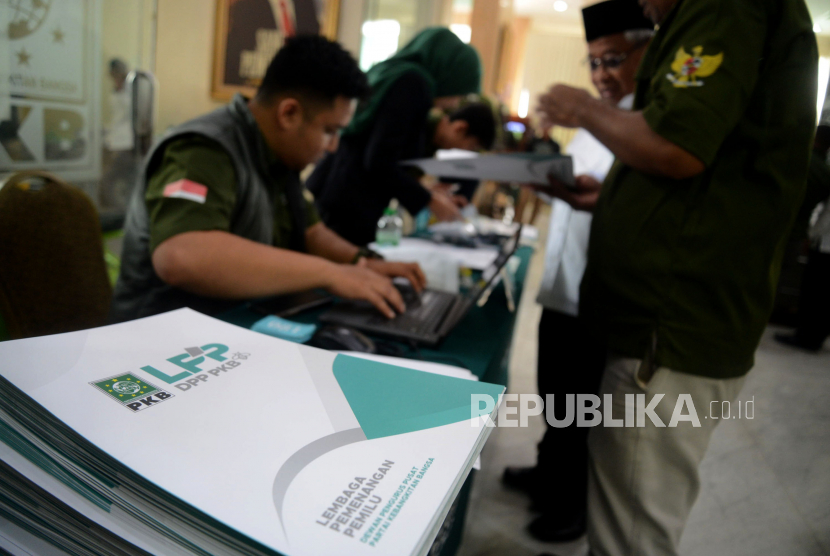 Para bakal calon anggota lesgislatif DPR RI 2024 bersiap mengikuti uji kelayakan dan kepatutan di Kantor DPP PKB, Jakarta. (ilustrasi)