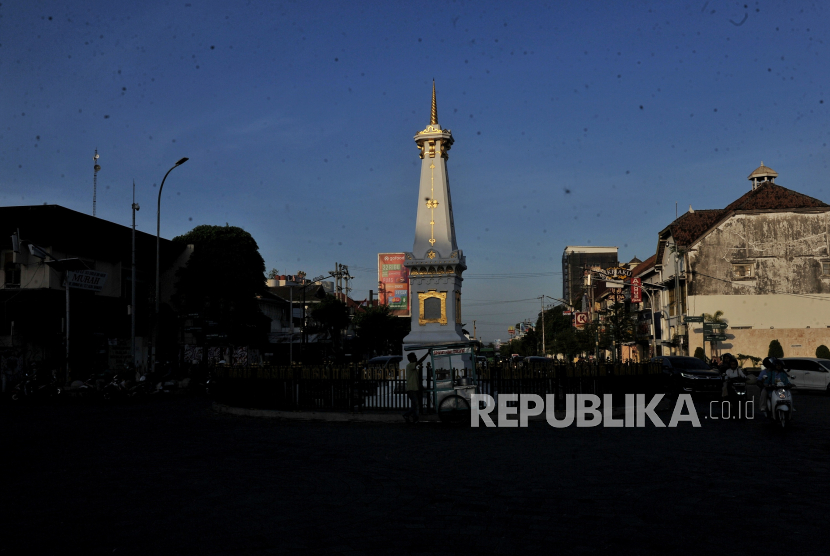 Suasana kawasan Tugu Yogyakarta. Suhu di Yogyakarta mulai menggigil tetapi tidak sampai 0 derajat celcius.