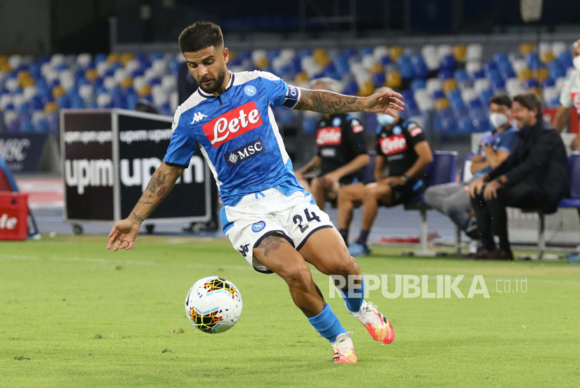 Pemain  Napoli Lorenzo Insigne beraksi pada pertandingan sepak bola Serie A Italia antara SSC Napoli dan FC Udinese di stadion San Paolo di Naples, Italia, Ahad (19/7/2020). 