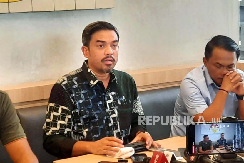 Ketua Badan Pemenangan Pemilu (Bappilu) DPP Partai Golkar, Maman Abdurrahman saat diwawancarai wartawan di sebuah restoran di kawasan Senayan, Jakarta Pusat, Rabu (21/2/2024). 