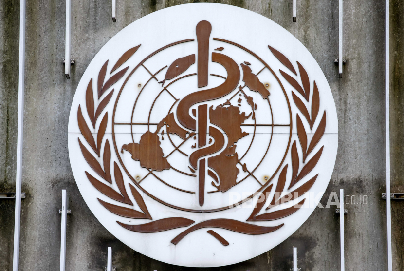 Logo Organisasi Kesehatan Dunia terlihat, di kantor pusat Organisasi Kesehatan Dunia (WHO) di Jenewa, Swiss.
