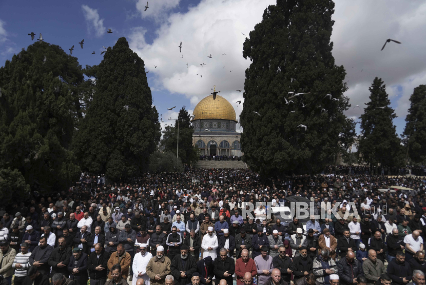 Sebanyak 40 ribu warga Palestina melaksanakan Sholat Idul Adha di Masjid Al-Aqsa di Yerusalem Timur (ILUSTRASI). 