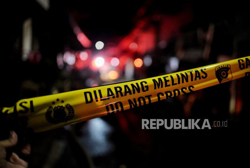 Kepolisian Resor Metropolitan Bekasi menangkap pria berinisial RDS (25) atas tindakan pembunuhan terhadap istrinya NAS (27) hingga menyamarkan peristiwa tersebut dengan modus sumpal daging bakso.
