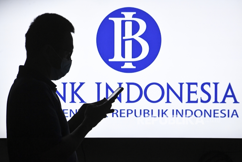 Layar menampilkan logo Bank Indonesia (BI). 