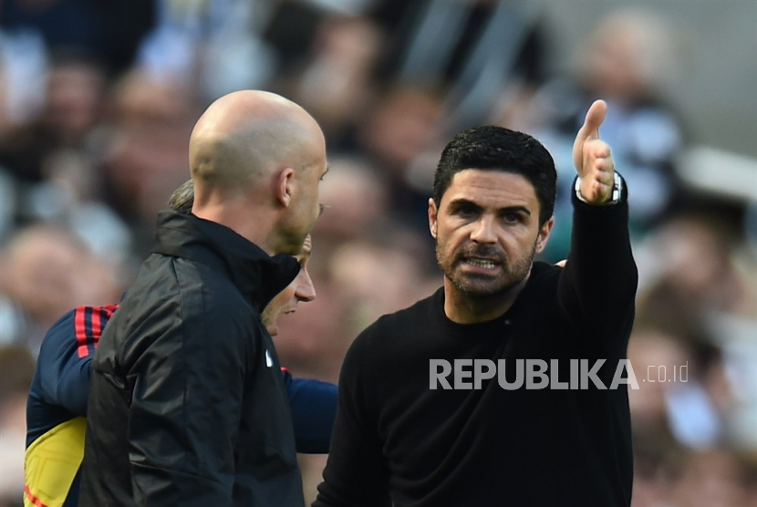 Arsenal manager Mikel Arteta reacts during the English Premier League soccer match between Newcastle United and Arsenal London in Newcastle, Britain, 07 May 2023.  