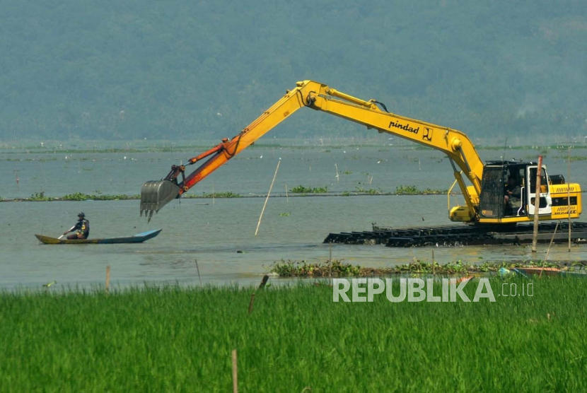 Petak tanaman padi yang dapat disaksikan di kawasan dangkal Rawapening, di wilayah Dusun Sumurup, Desa Asinan, Kecamatan Bawen, Kabupaten Semarang, Ahad (6/8/2023).