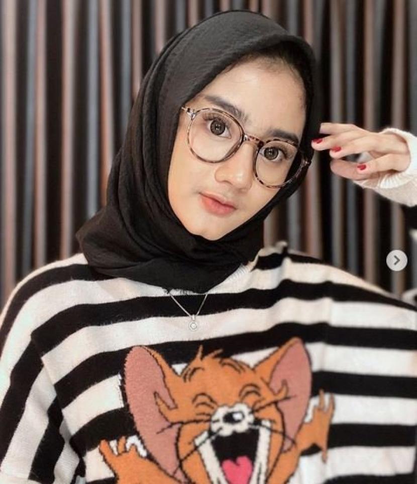  WAGs Persib, Ghea Youbi Goyang Tiktok Pakai Hijab