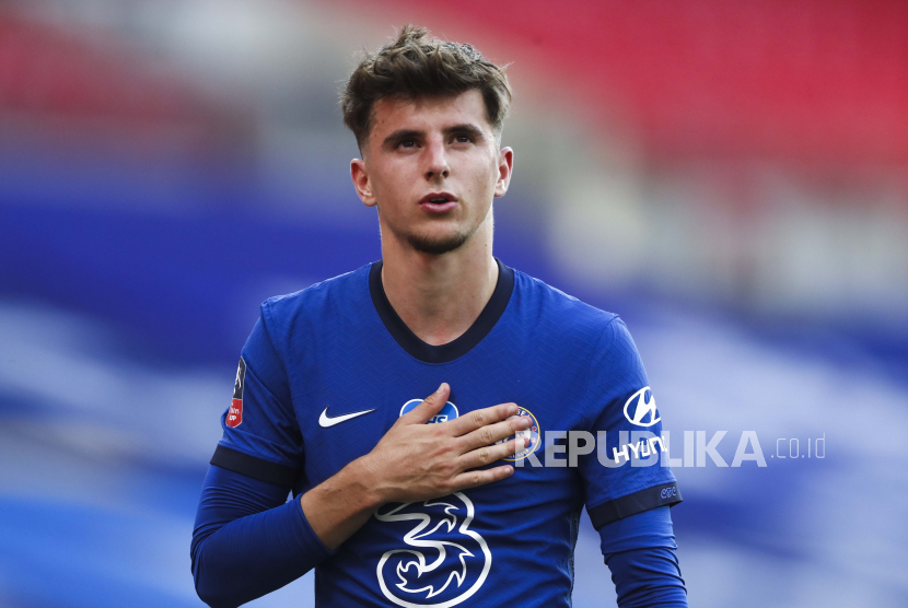 Mason Mount of Chelsea reacts during the English FA Cup semi final match between Manchester United and Chelsea FC at the Wembley stadium in London, Britain, 19 July 2020.   