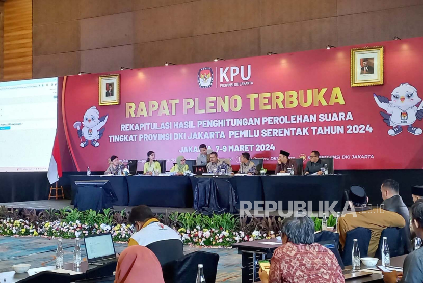 Pelaksanaan rapat pleno terbuka rekapitulasi hasil penghitungan perolehan suara tingkat Provinsi DKI Jakarta di Pullman Jakarta Central Park, Jakarta Barat, Kamis (7/3/2024). 