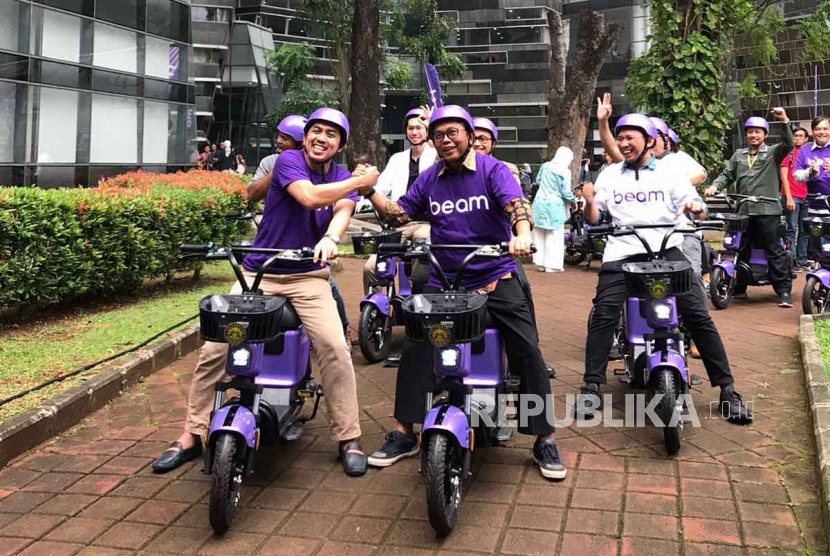 Universitas Indonesia (UI) bersama PT Beam Mobility Indonesia meresmikan penggunaan sepeda listrik Beam Rover di area UI Kampus Depok.