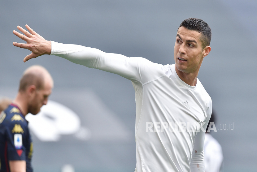  Reaksi Cristiano Ronaldo di penghujung pertandingan sepak bola Serie A Italia Juventus FC vs Genoa CFC di Allianz Stadium di Turin, Italia, 11 April 2021.