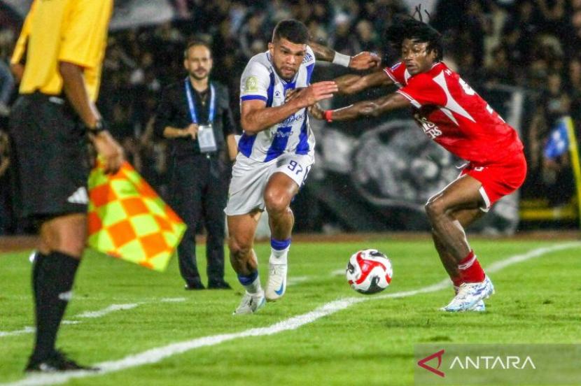 Mario Lemos ambil risiko kartu-kartu kuning demi kemenangan Persijap.
