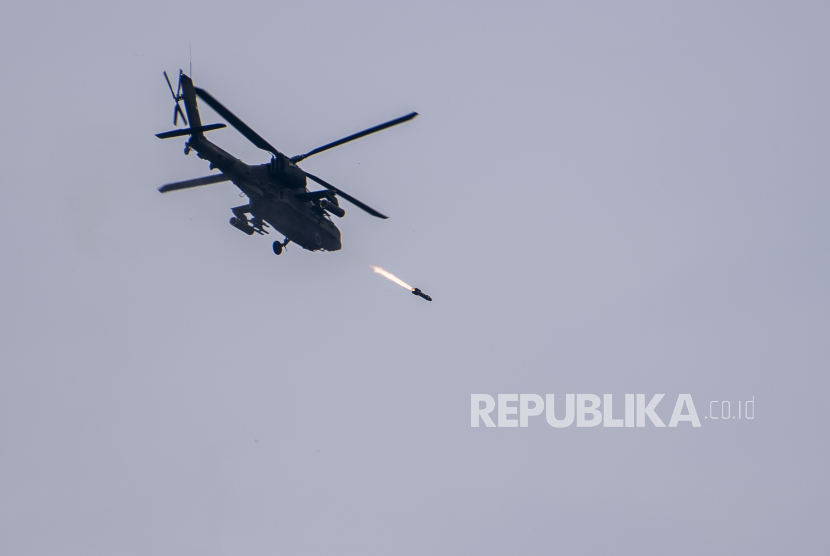 Helikopter Apache . Helikopter serang Apache milik Angkatan Darat Amerika Serikat (AS) yang berbasis di Korea Selatan, mengadakan latihan tembakan langsung dengan roket dan senjata untuk pertama kalinya sejak 2019. 