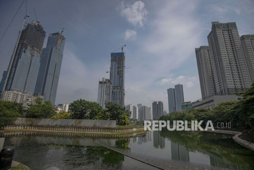 Suasana gedung-gedung bertingkat di Jakarta, Ahad (12/9/2021). Pemerintah mendorong optimalisasi aset negara untuk meningkatkan pendapatan negara dan menjaga kondisi fiskal tetap stabil. 